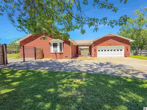 Exterior - 809 Bagwell, Murray, KY 42071 photo 2 of 6
