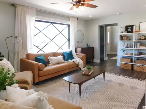 Living - 809 Bagwell, Murray, KY 42071 photo 5 of 5