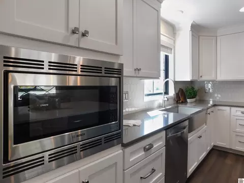 Kitchen - 809 Bagwell, Murray, KY 42071 photo 4 of 7