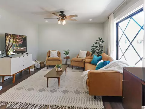 Living - 809 Bagwell, Murray, KY 42071 photo 4 of 5
