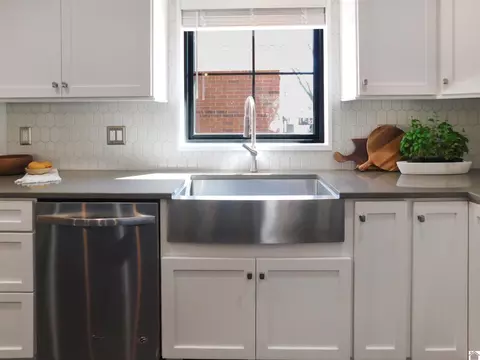 Kitchen - 809 Bagwell, Murray, KY 42071 photo 6 of 7