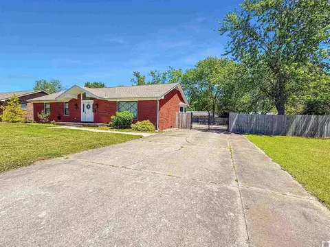 Exterior - 809 Bagwell, Murray, KY 42071 photo 3 of 6