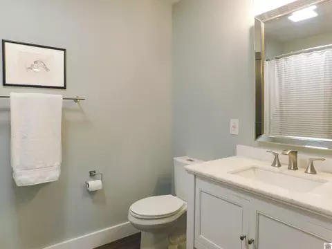 Bath - 809 Bagwell, Murray, KY 42071 photo 1 of 3