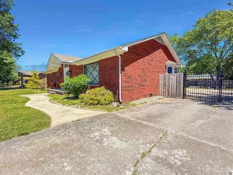 Exterior - 809 Bagwell, Murray, KY 42071 photo 4 of 6