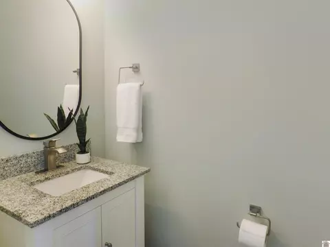 Bath - 809 Bagwell, Murray, KY 42071 photo 2 of 3