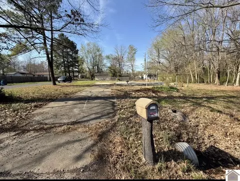7435 Cairo Rd, West Paducah, KY 42086
