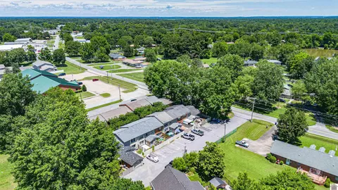 6235 Benton Rd, Paducah, KY 42003
