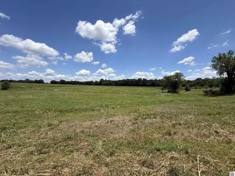 1720 Hopkins Rd, Murray, KY 42071