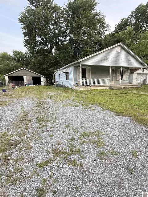 203 Gilbert St, Hazel, KY 42049