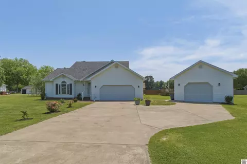 373 Powell St, Benton, KY 42025