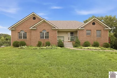 97 Camelot Dr, Cadiz, KY 42211