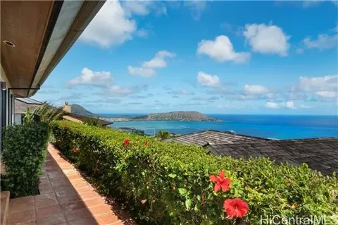 572 Maono Loop, Honolulu, HI 96821 photo 1