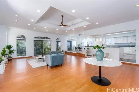 5476 Poola St, Honolulu, HI 96821 photo 1