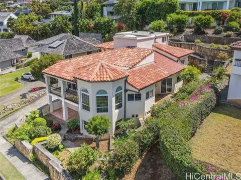 2127 Hakanu St, Honolulu, HI 96821 photo 1