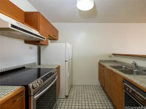 60 N Beretania St #1607, Honolulu, HI 96817