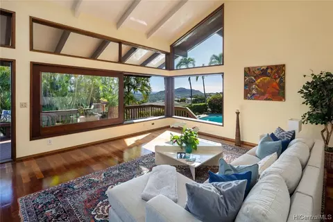 1614 Ihiloa Loop, Honolulu, HI 96821