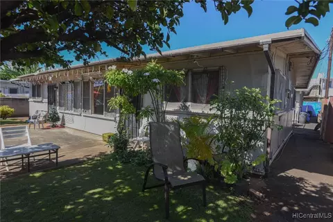 94-953 Awanei St #B, Waipahu, HI 96797