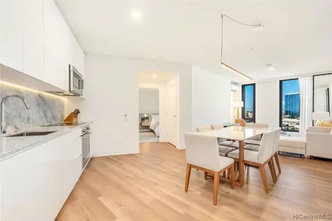 987 Queen St #1313, Honolulu, HI 96814