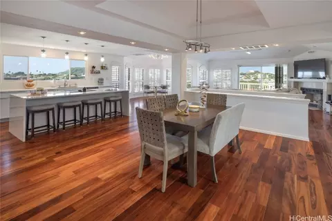 4134 Koko Dr, Honolulu, HI 96816