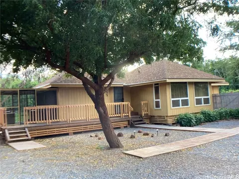 225 Makaena Pl, Kaunakakai, HI 96748