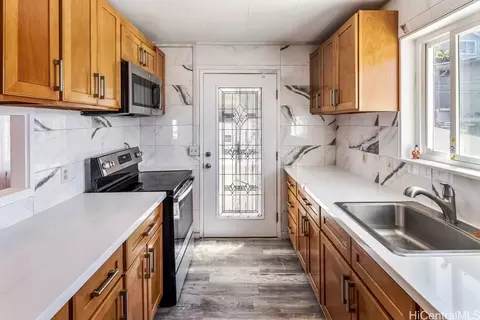 135 Prospect St #A, Honolulu, HI 96813