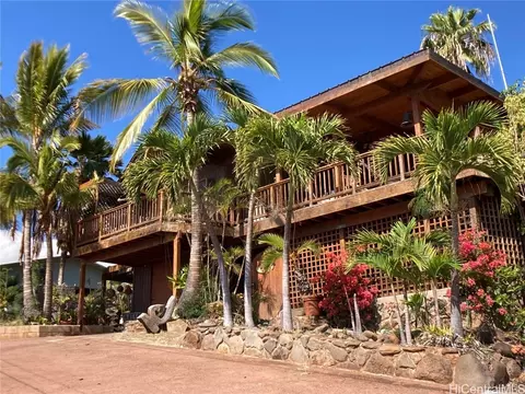 35 Aahi Pl, Kaunakakai, HI 96748