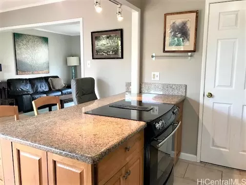98-1391 Nola St #F, Pearl City, HI 96782