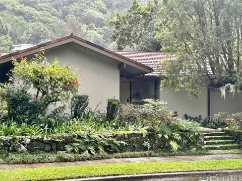 137 Dowsett Ave, Honolulu, HI 96817
