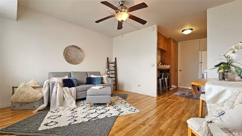 1516 Ward Ave #403, Honolulu, HI 96822