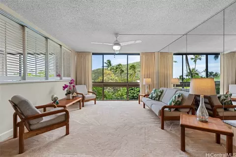 521 Hahaione St #2/4F, Honolulu, HI 96825