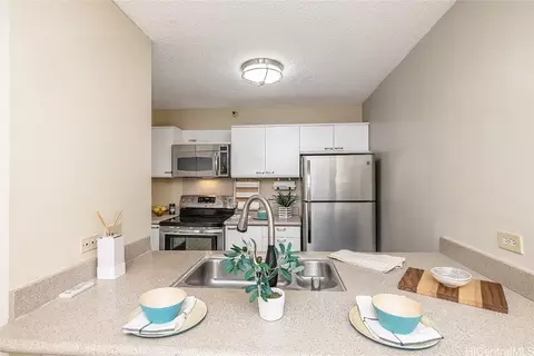 60 N Beretania St #409, Honolulu, HI 96817