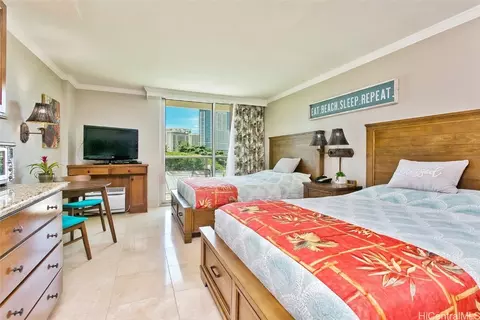 2045 Kalakaua Ave #212, Honolulu, HI 96815
