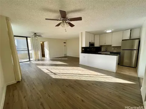 2215 Aloha Dr #1002, Honolulu, HI 96815