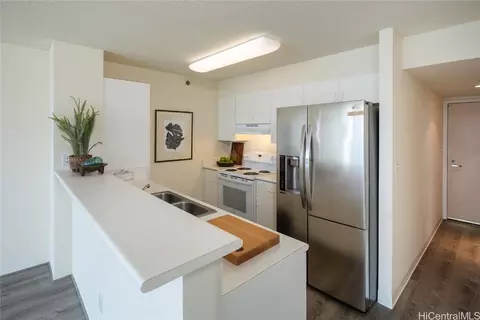 1448 Young St #909, Honolulu, HI 96814