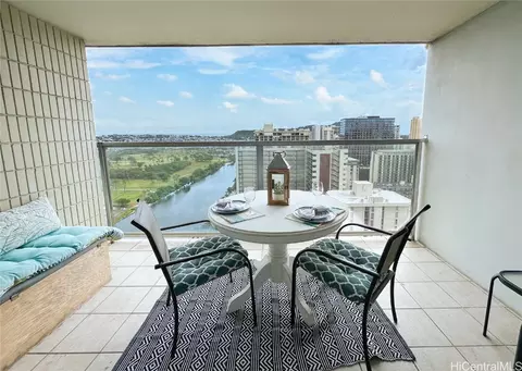 445 Seaside Ave #2807, Honolulu, HI 96815