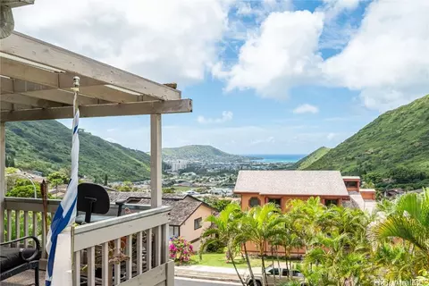 947 Uwao St #A, Honolulu, HI 96825