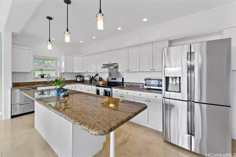 718 Alewa Dr #2, Honolulu, HI 96817