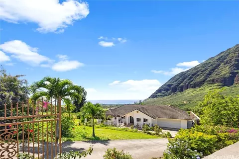 84-1129 Maunaolu St, Waianae, HI 96792