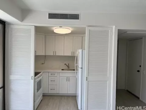 225 Queen St #7D, Honolulu, HI 96813