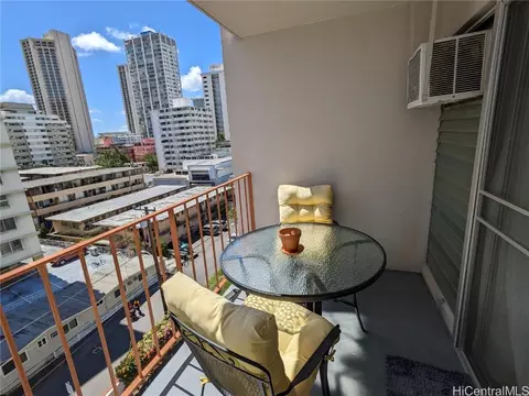 236 Liliuokalani Ave #703, Honolulu, HI 96815