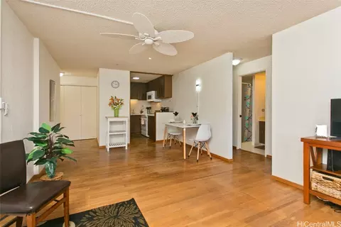 1054 Green St #208, Honolulu, HI 96822