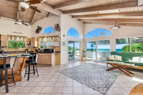 1376 Kehaulani Dr, Kailua, HI 96734