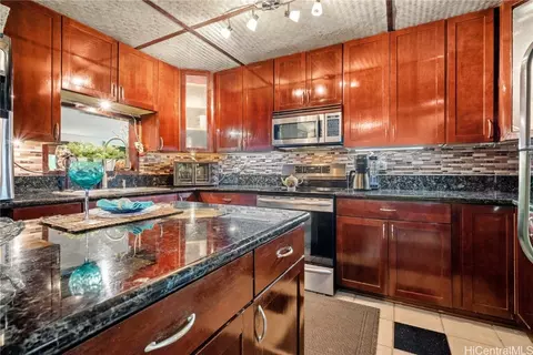 95-562 Kanamee St, Mililani, HI 96789