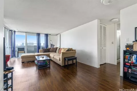 1325 Wilder Ave #MAKAI 16, Honolulu, HI 96822