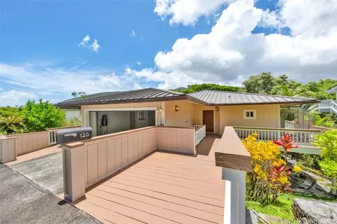120 Hanupaoa Pl #4, Honolulu, HI 96822