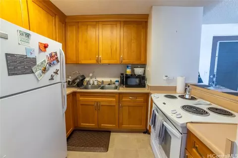 1535 Pensacola St #907, Honolulu, HI 96822
