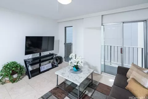 731 Amana St #1401, Honolulu, HI 96814