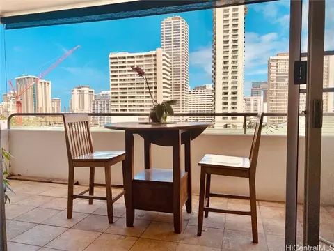430 Kaiolu St #1003, Honolulu, HI 96815