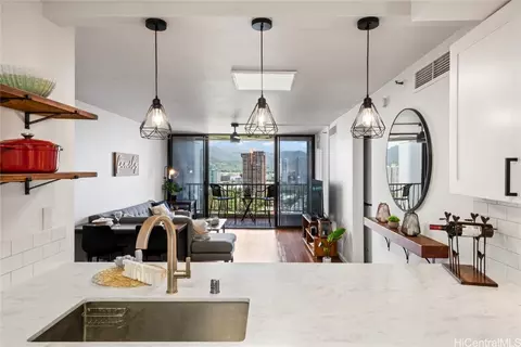 990 Ala Nanala St #20A, Honolulu, HI 96818