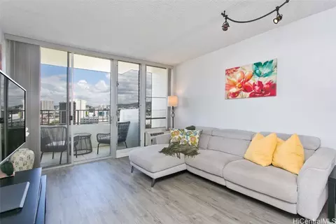 796 Isenberg St #10D, Honolulu, HI 96826